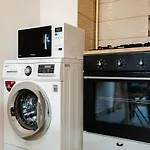 Downtown Homey Duplex With Private Yard *