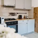 Downtown Homey Duplex With Private Yard *