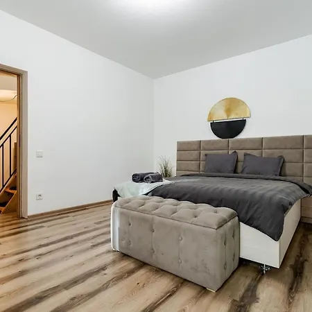 Downtown Homey Duplex With Private Yard Appartement Bucarest