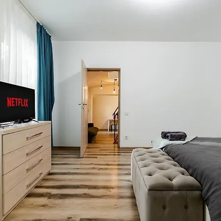 Downtown Homey Duplex With Private Yard דירה *