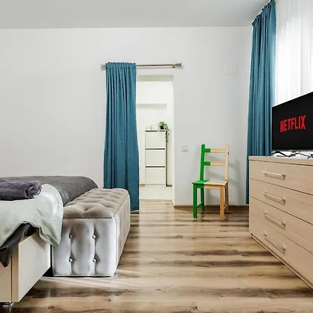 Downtown Homey Duplex With Private Yard Апартаменти *