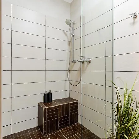 Downtown Homey Duplex With Private Yard * בוקרשט