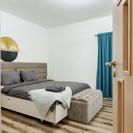 Downtown Homey Duplex With Private Yard Bucharest