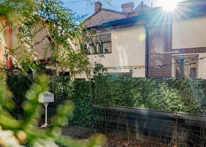 Downtown Homey Duplex With Private Yard Apartment