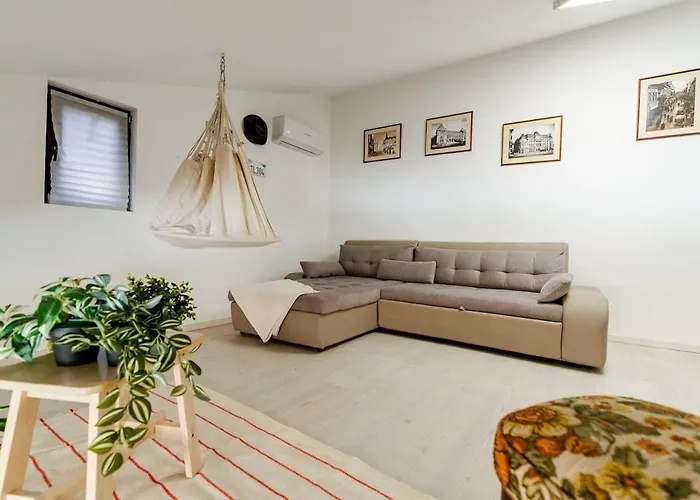 Downtown Homey Duplex With Private Yard Apartment *