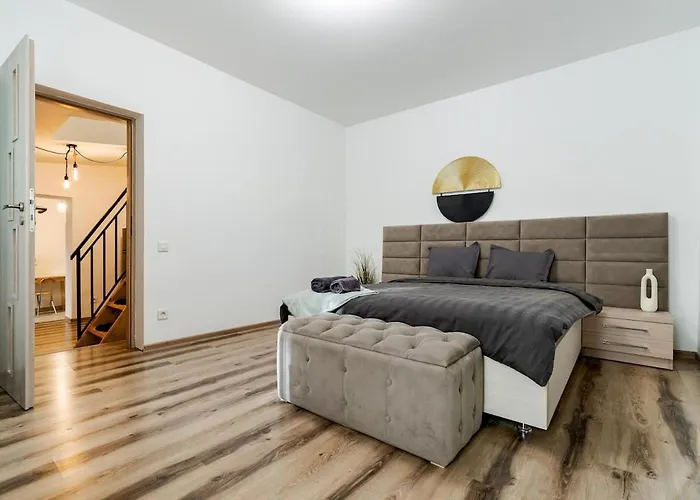 Downtown Homey Duplex With Private Yard Apartment Bucharest