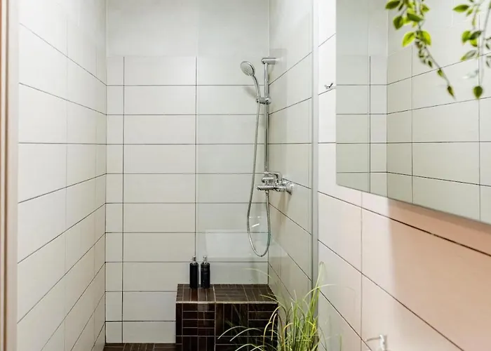 Downtown Homey Duplex With Private Yard *