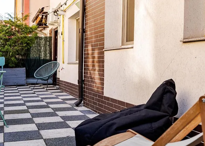 Downtown Homey Duplex With Private Yard Apartment Bucharest