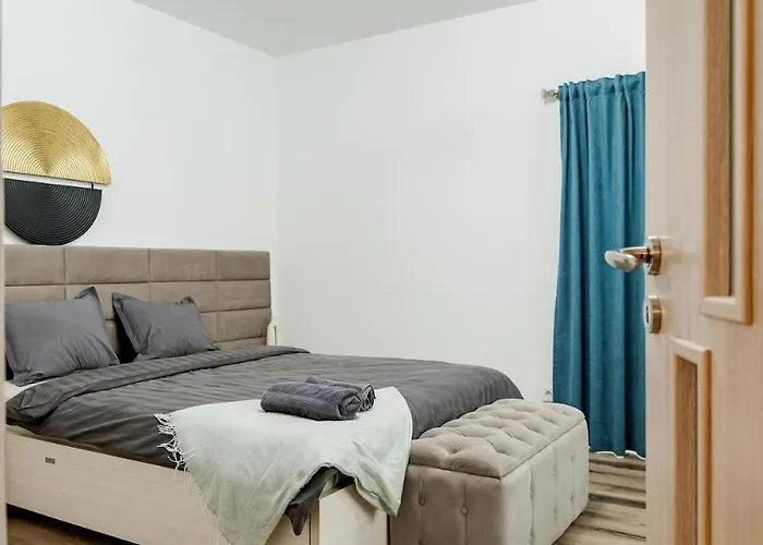 Downtown Homey Duplex With Private Yard Bucharest